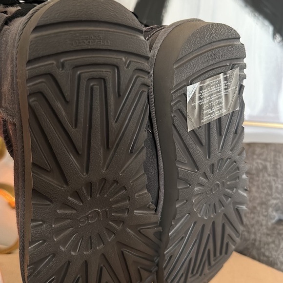 Ugg mini continuity bow nwt - Picture 8 of 8